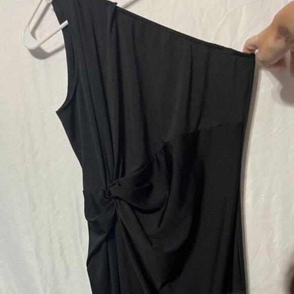 🖤 Elegant Black One-Shoulder Drape Maxi Dress - Picture 8 of 13